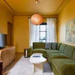Hotel Genevieve